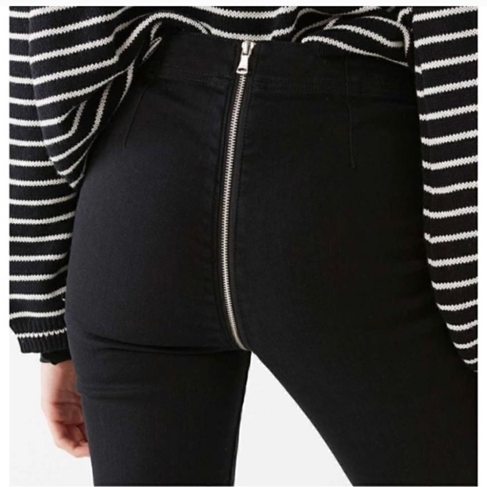 2/40$ BDG Black Pants with back zipper size 28 crop